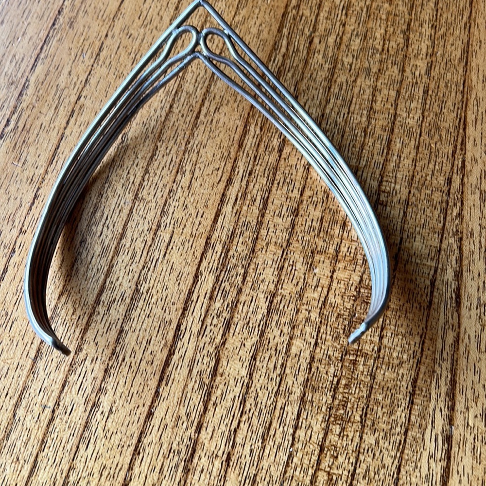V shape Necklace - Picture 3 of 12